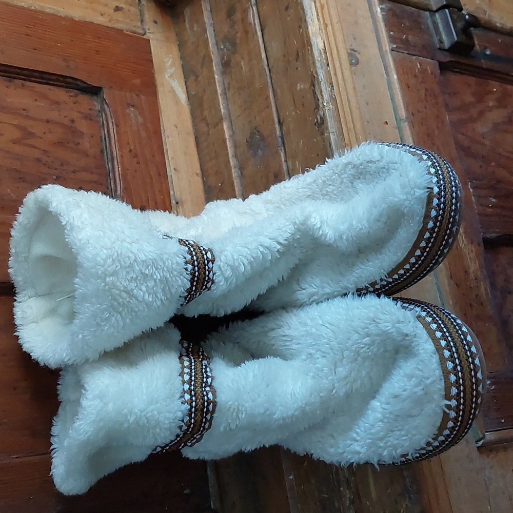 Woolrich slippers size 8-9